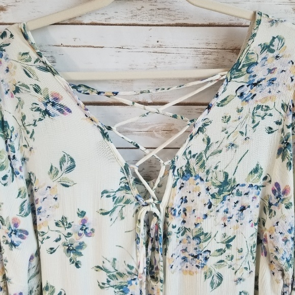 Torrid floral lace up back flowy tunic - Picture 3 of 7